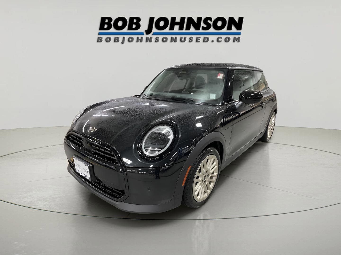 Used 2025 MINI Cooper 2-Door Hardtop image 2