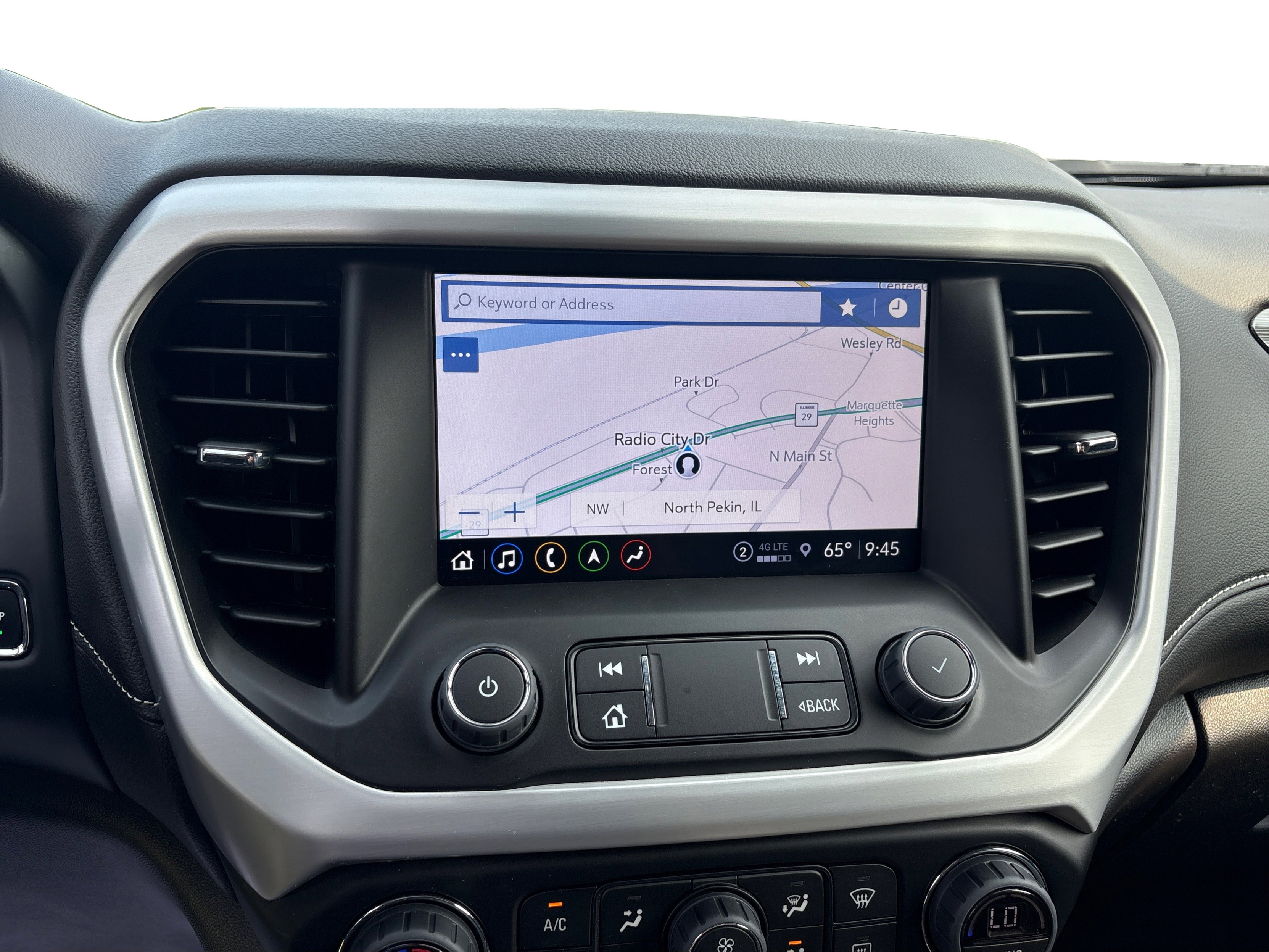 Used 2023 GMC Acadia SLT image 25