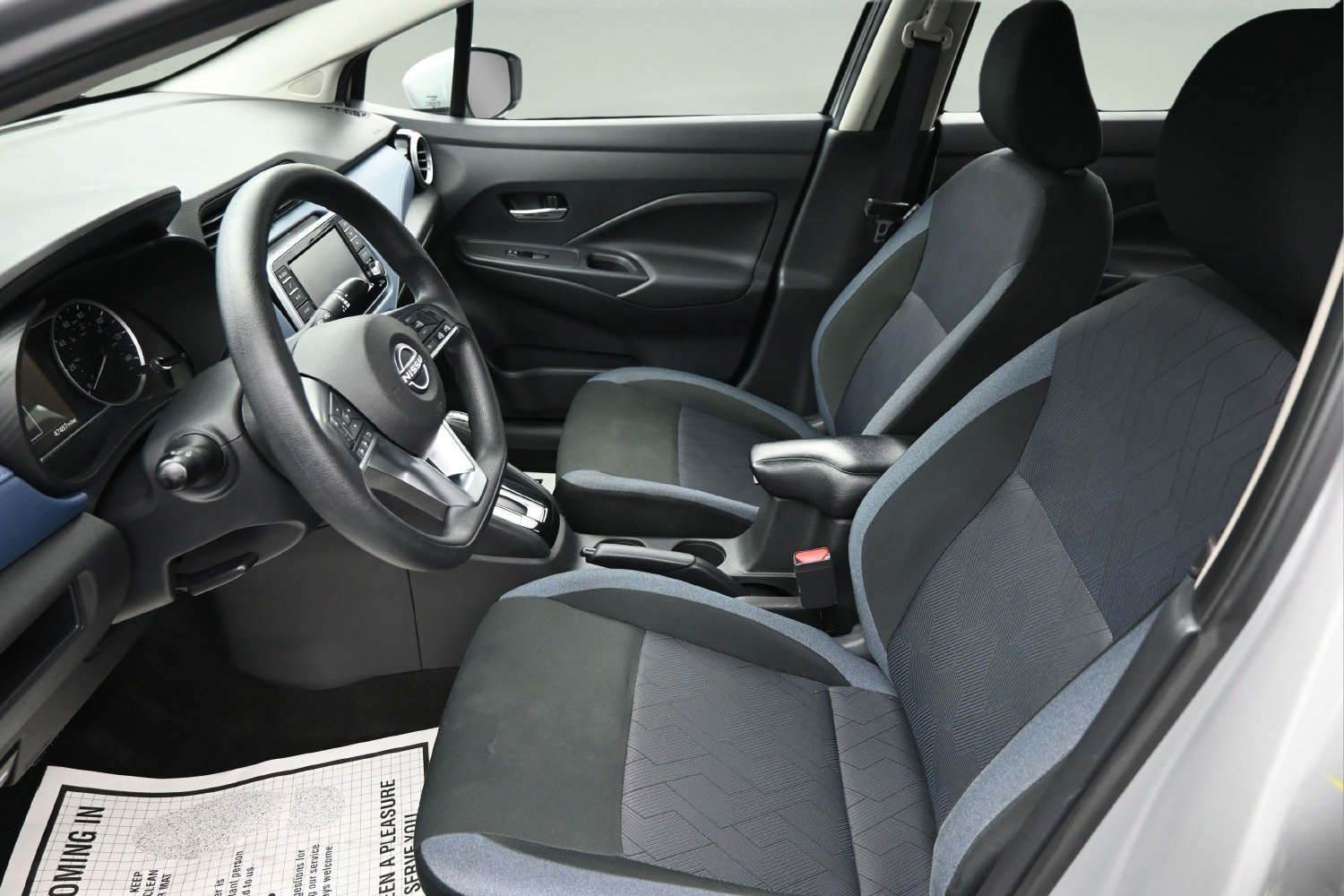 Used 2025 Nissan Versa SV FWD image 11
