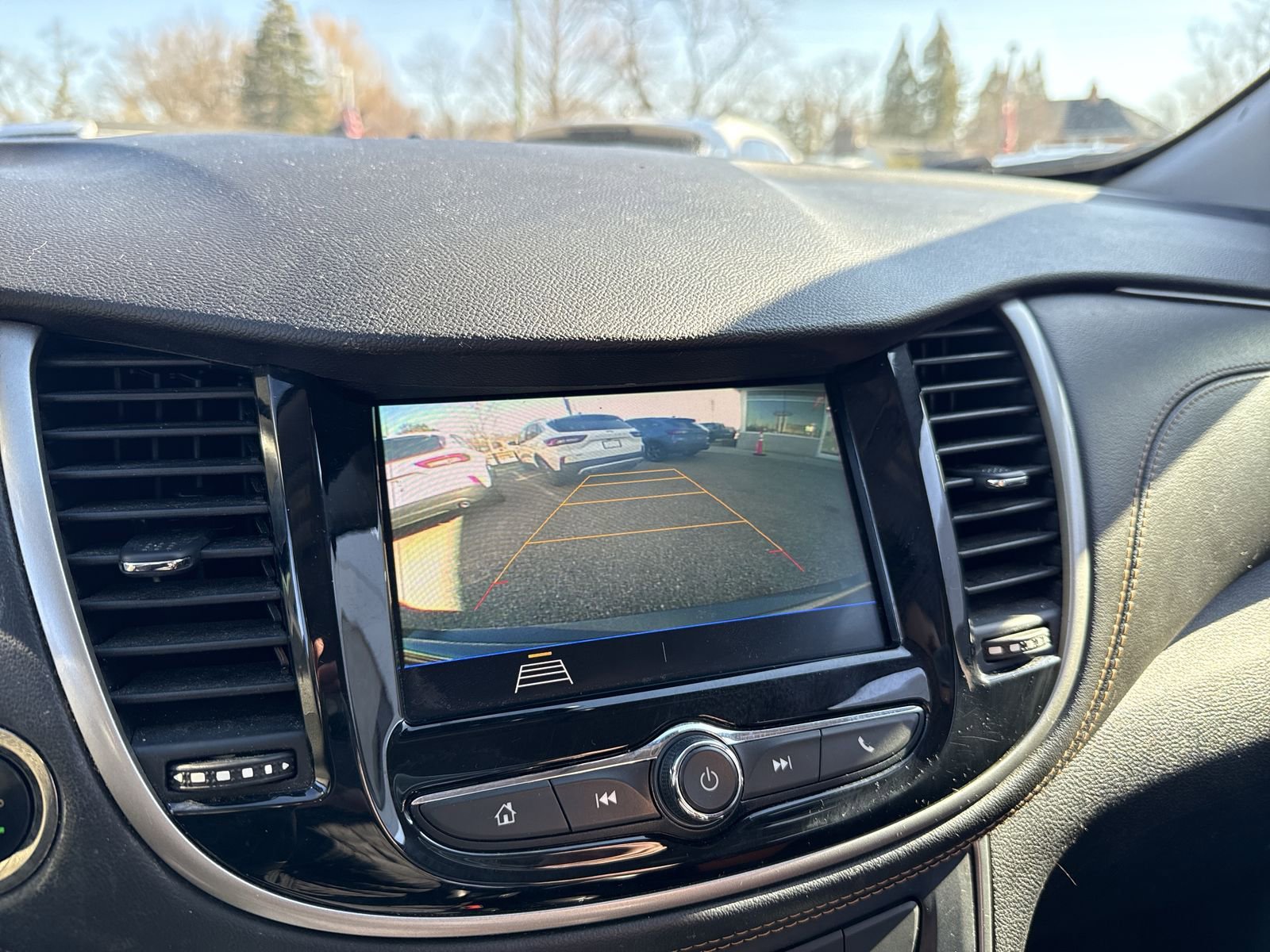 Used 2020 Chevrolet Trax LT w/ LT Convenience Package FWD image 34