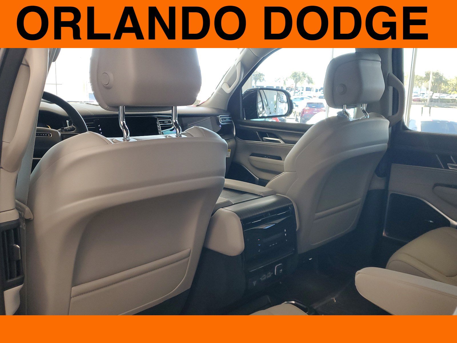 New 2023 Jeep Wagoneer L Series III w/ Convenience Group I image 7