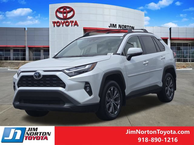 Used 2025 Toyota RAV4 XLE Premium AWD/4WD image 4