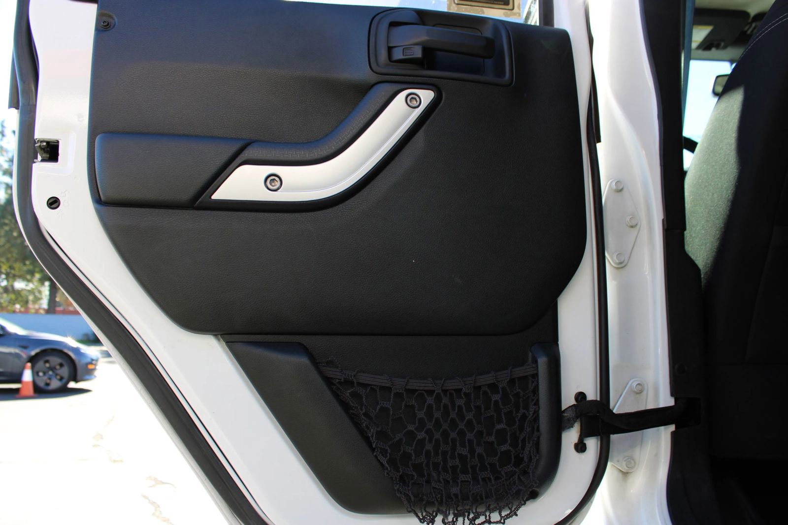 Used 2018 Jeep Wrangler Unlimited Sahara w/ Connectivity Group image 19