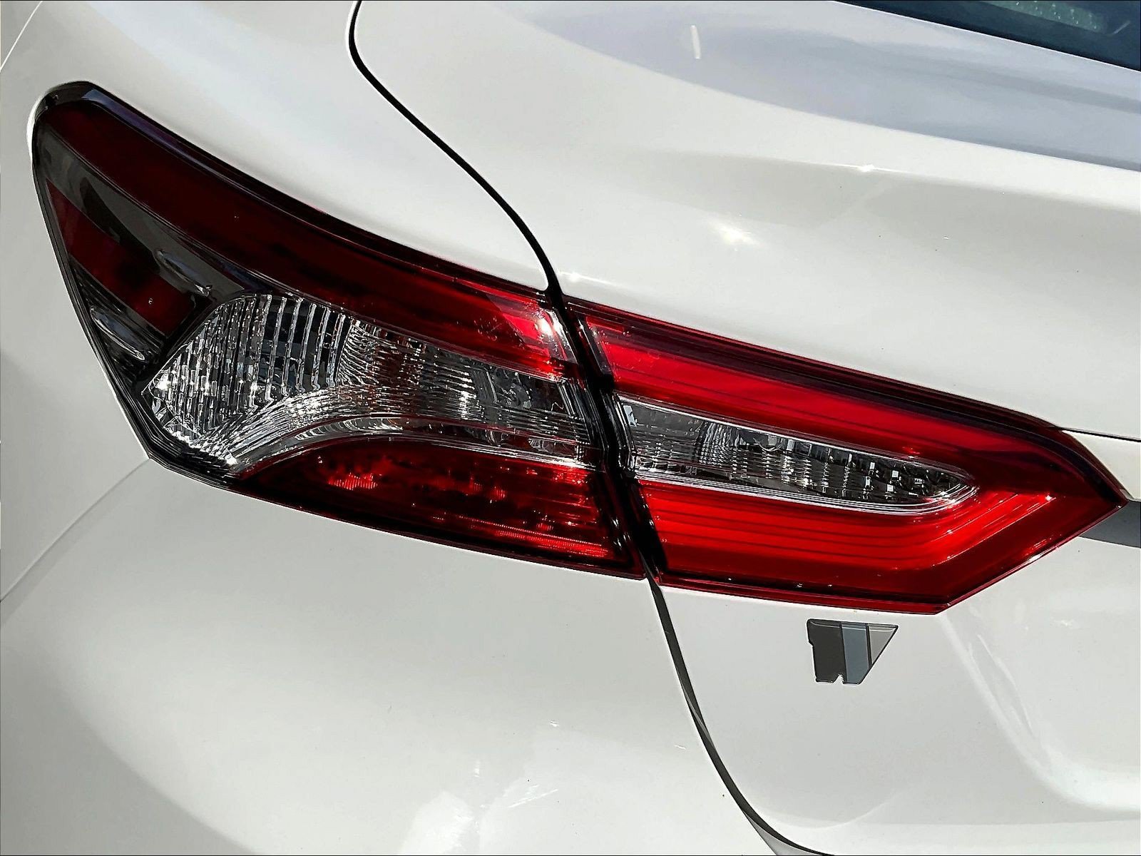 Used 2019 Toyota Camry LE FWD image 23