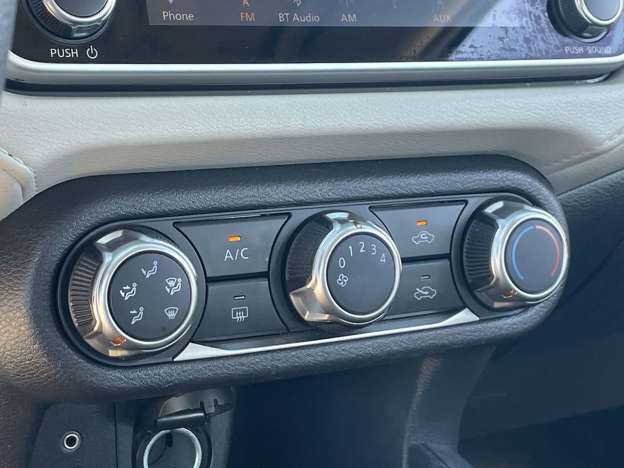 Used 2021 Nissan Versa SV w/ Trunk Package image 25