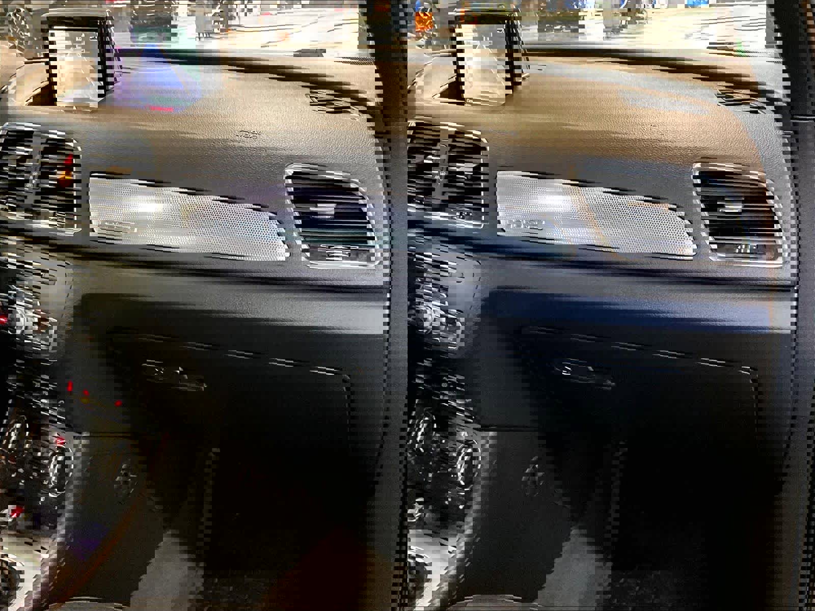 Used 2018 Audi Q3 2.0T Premium image 13