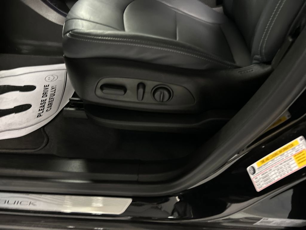 Used 2021 Buick Enclave Essence FWD image 13