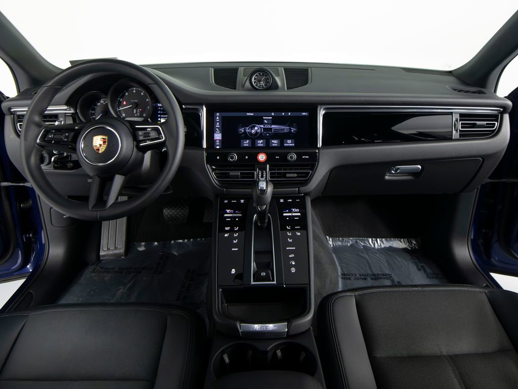 Certified 2025 Porsche Macan image 31