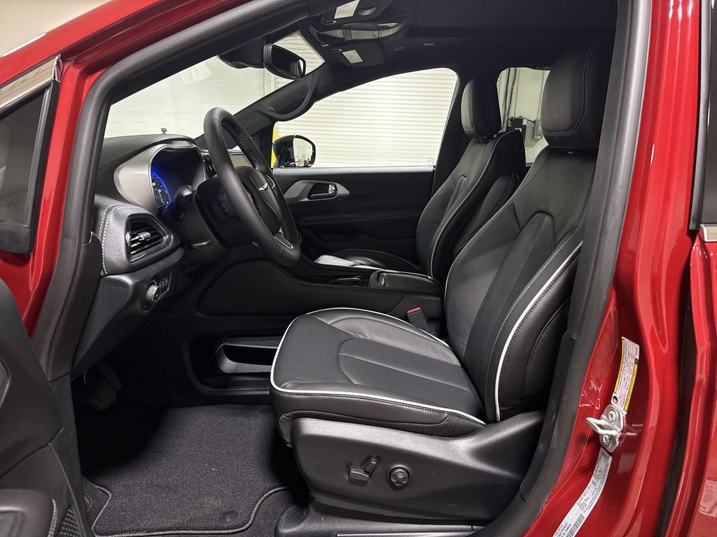 New 2026 Chrysler Pacifica Limited AWD/4WD image 21