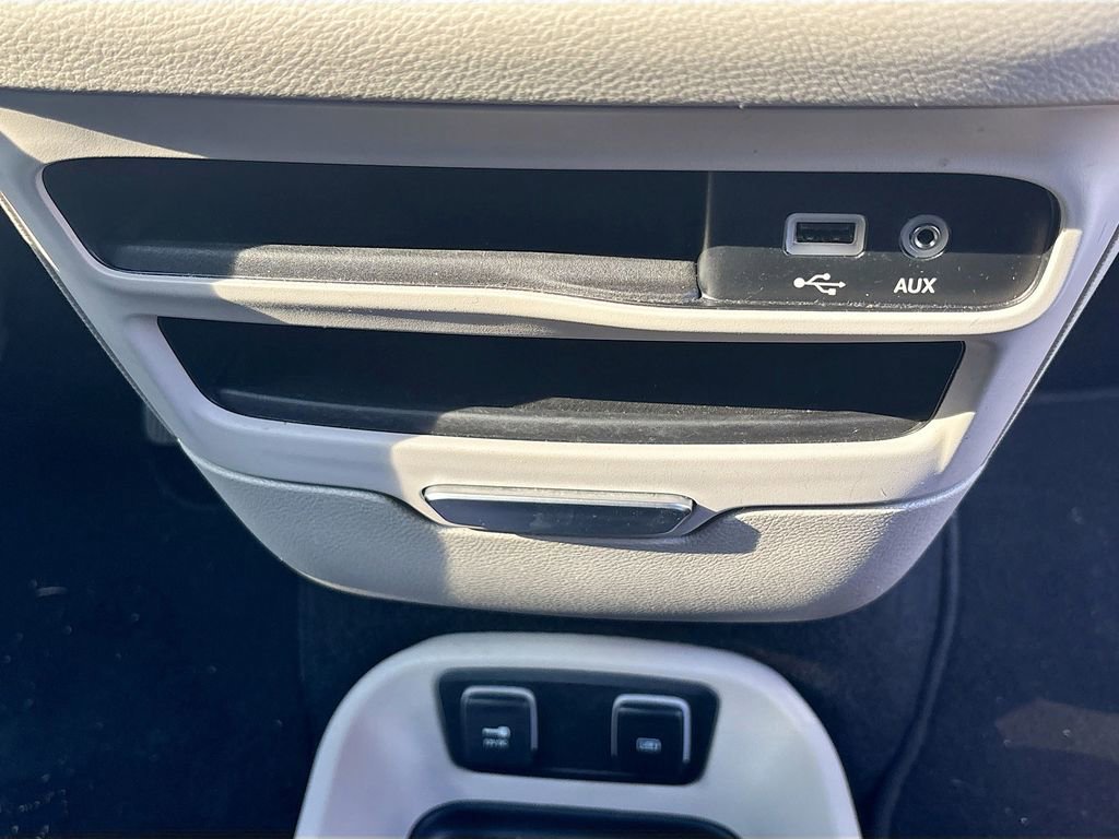 Used 2019 Chrysler Pacifica Touring-L image 32