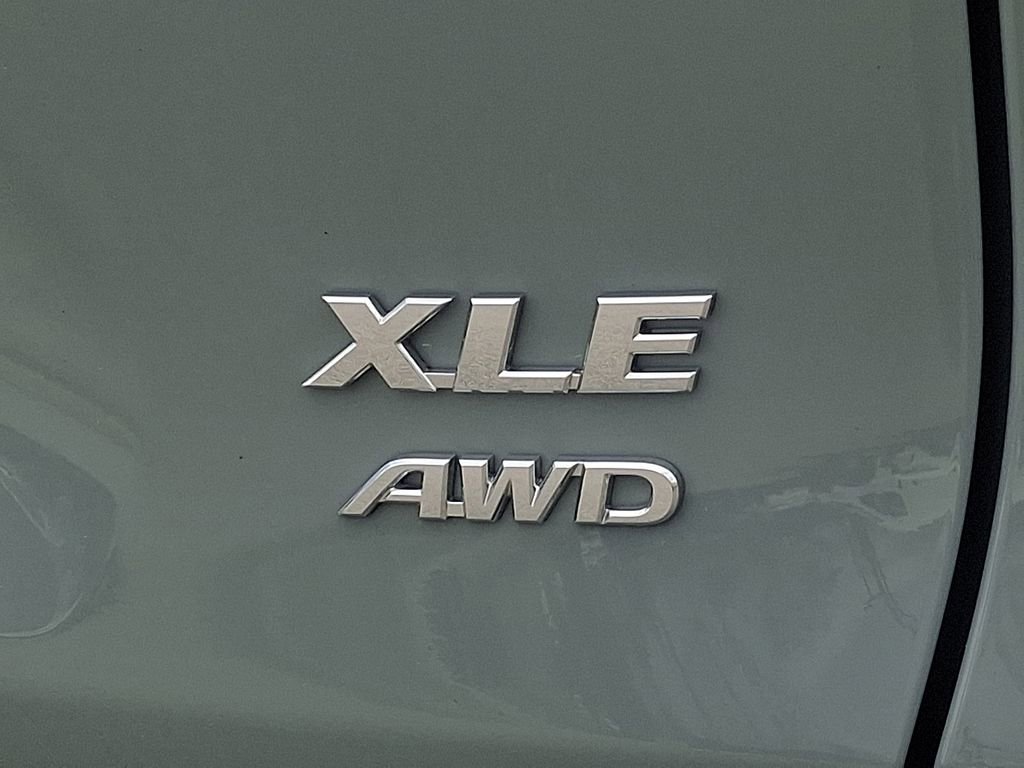Used 2021 Toyota RAV4 XLE image 31