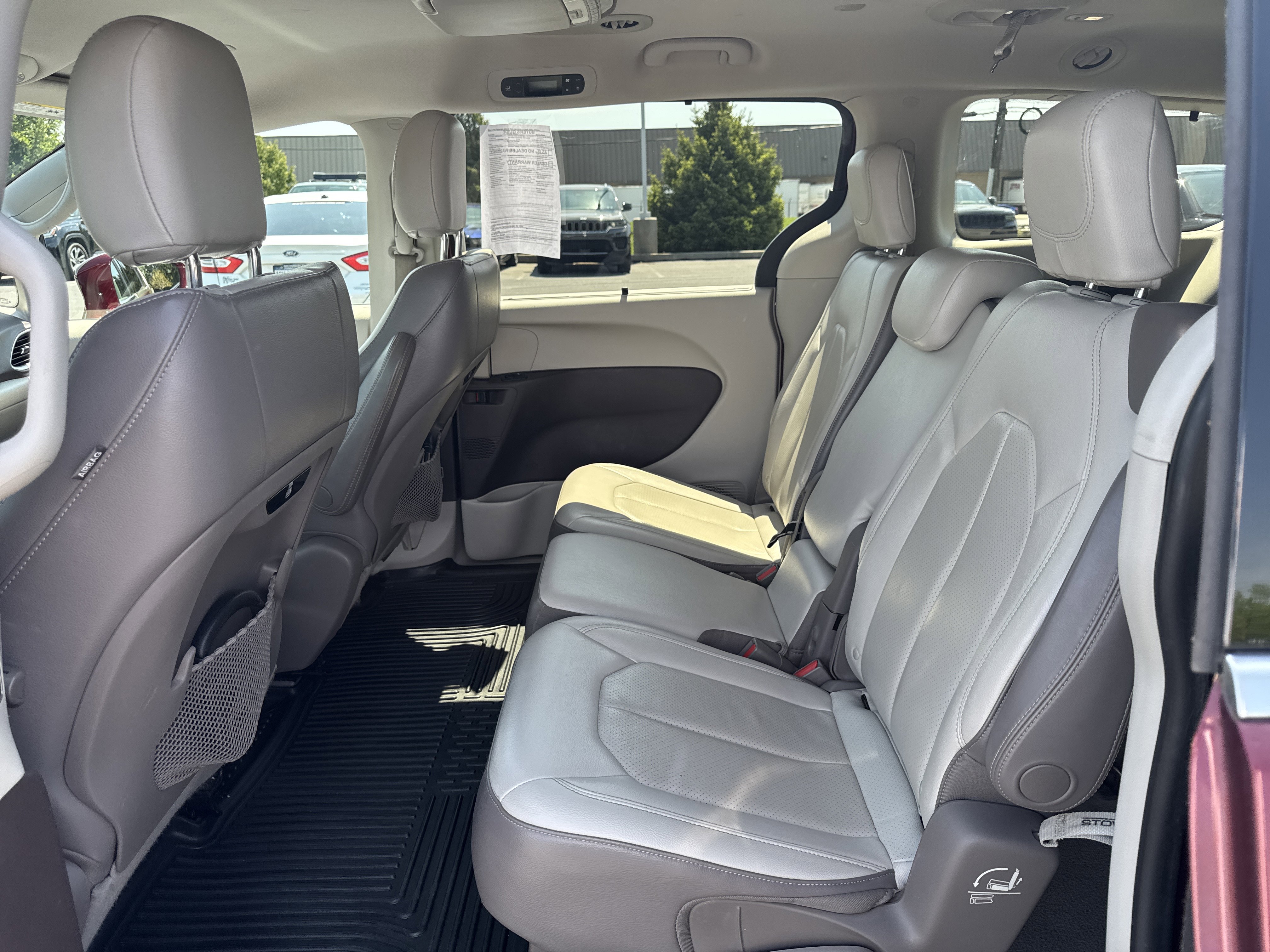 Used 2018 Chrysler Pacifica Touring-L w/ Advanced Safetytec Group image 22