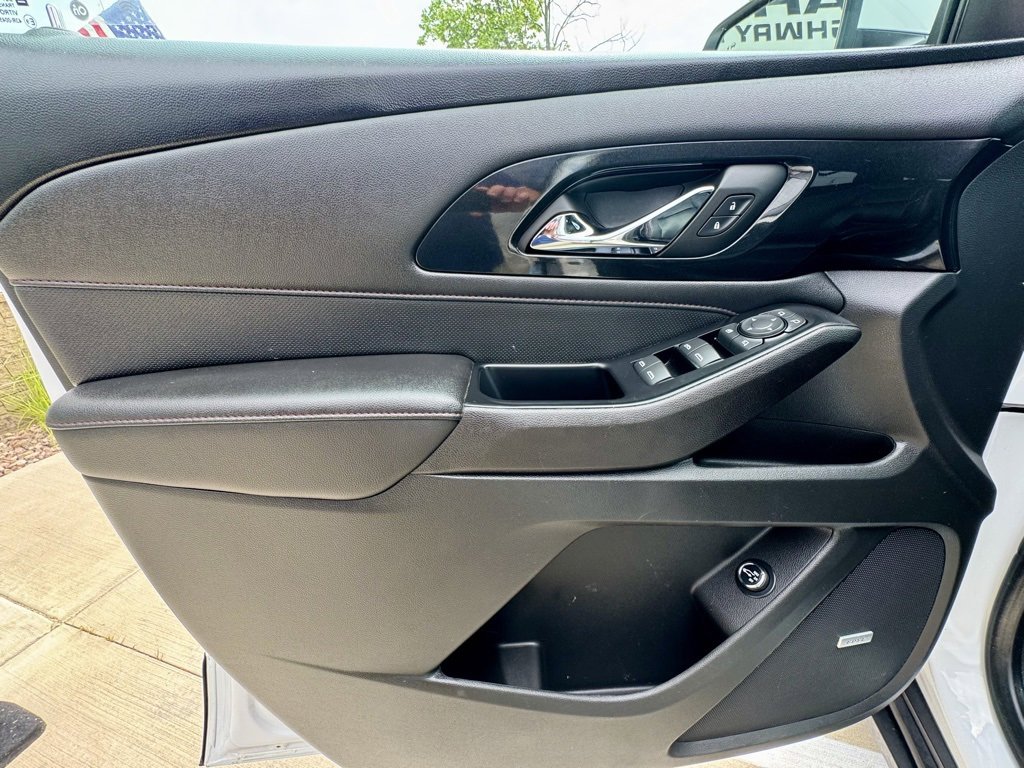 Used 2023 Chevrolet Traverse RS image 24