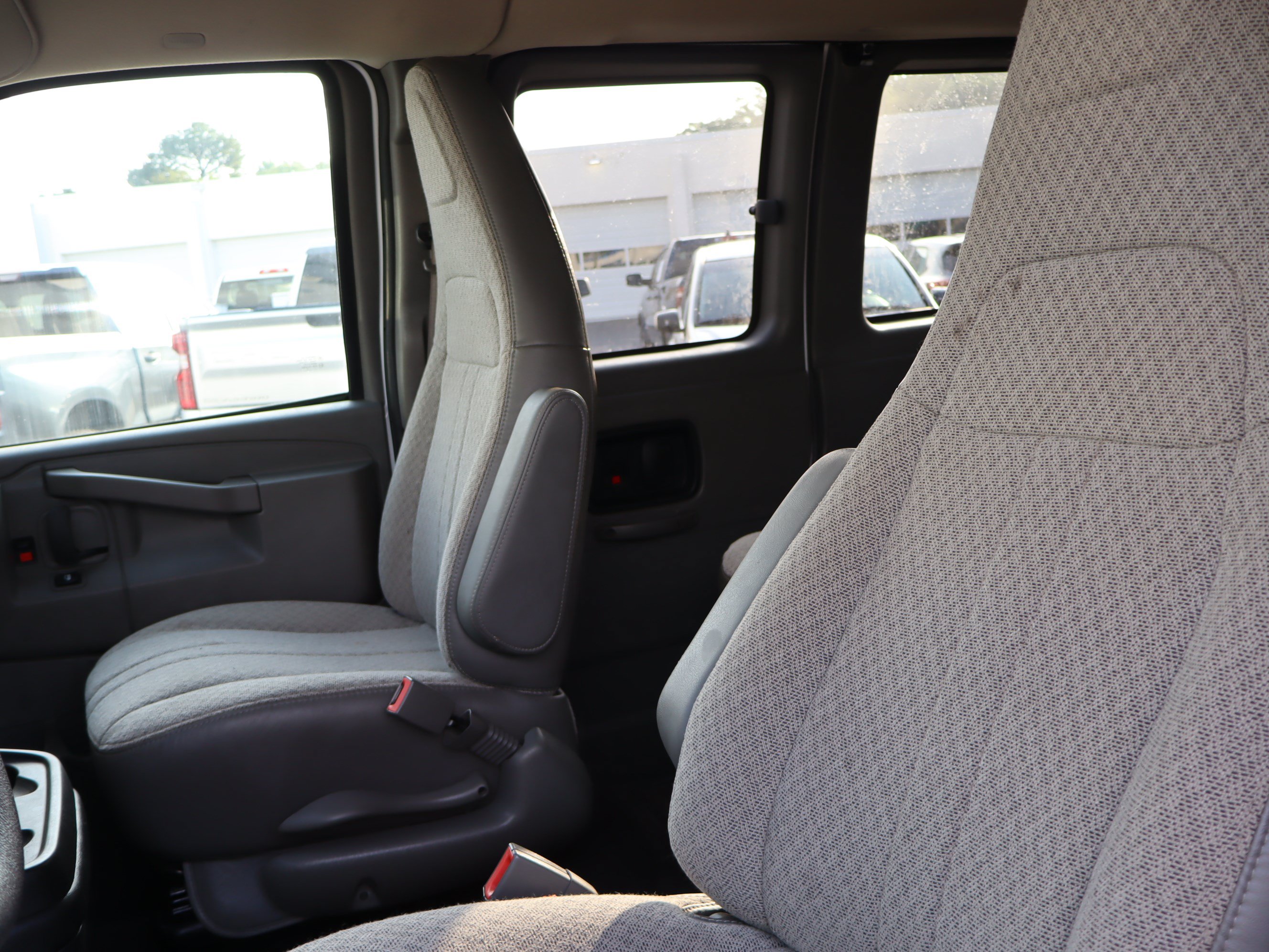 Used 2025 Chevrolet Express 3500 LS RWD image 16