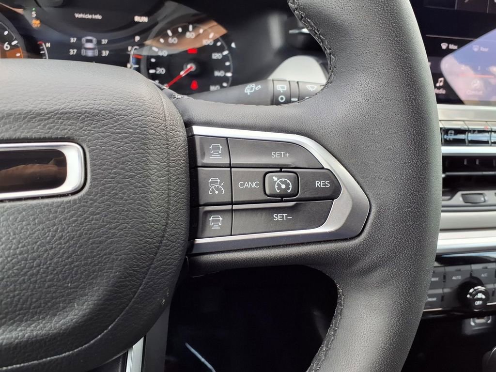 Used 2025 Jeep Compass Limited image 13