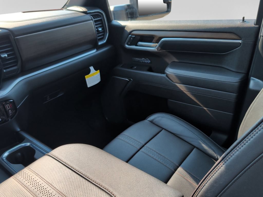 Used 2026 Chevrolet Silverado 1500 High Country w/ High Country Premium Package AWD/4WD image 19