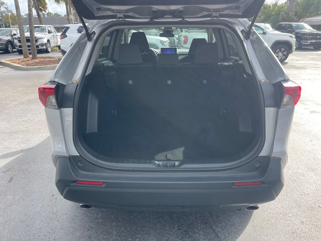 Used 2025 Toyota RAV4 XLE AWD/4WD image 5