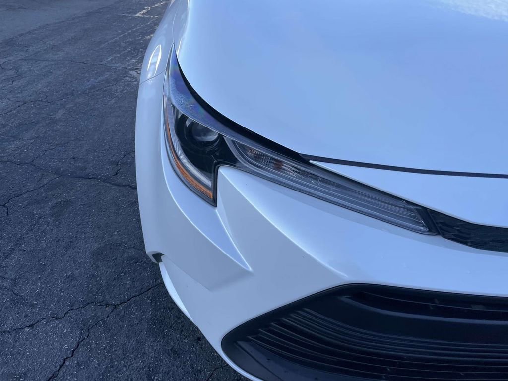 Used 2025 Toyota Corolla LE image 16