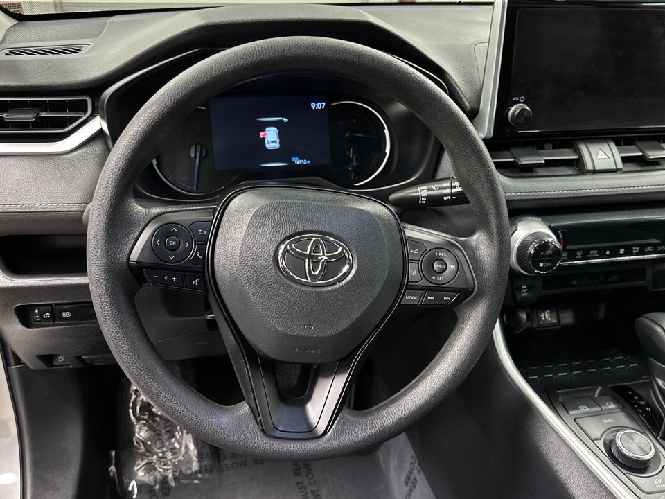 Used 2023 Toyota RAV4 LE image 7