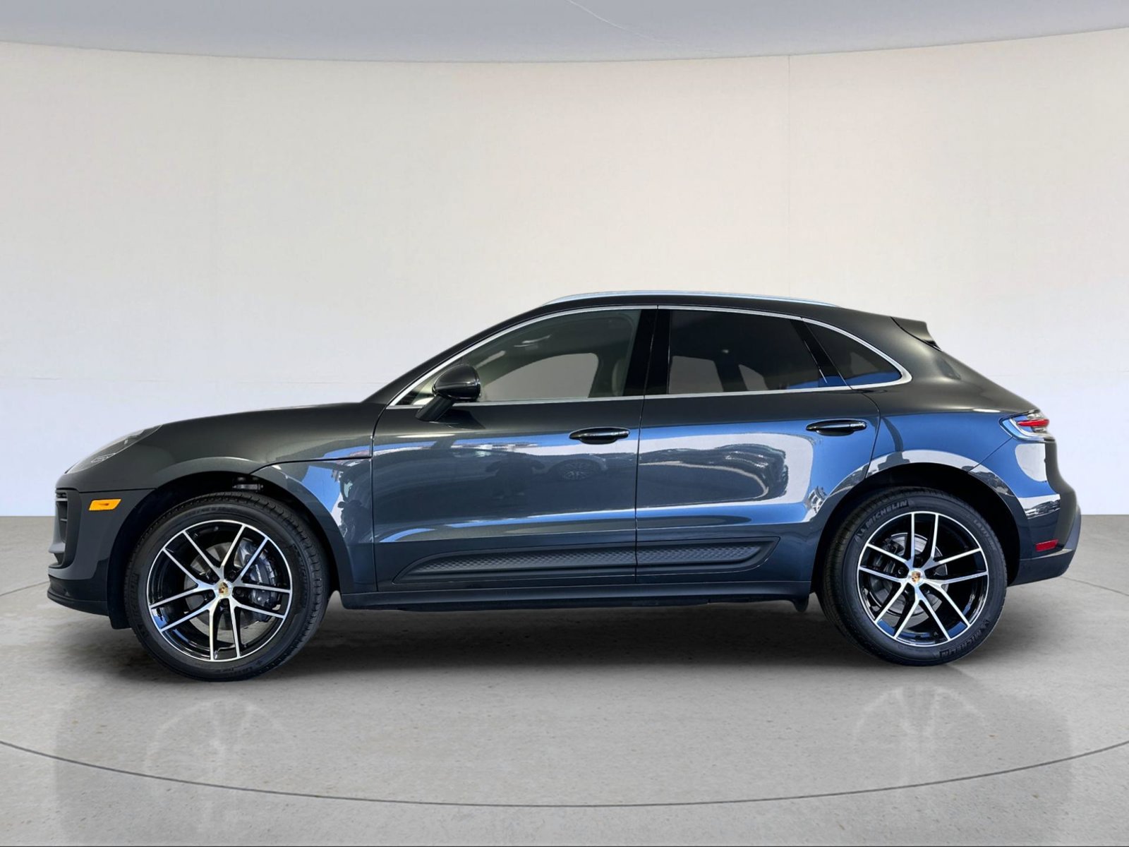 Certified 2026 Porsche Macan AWD/4WD image 2
