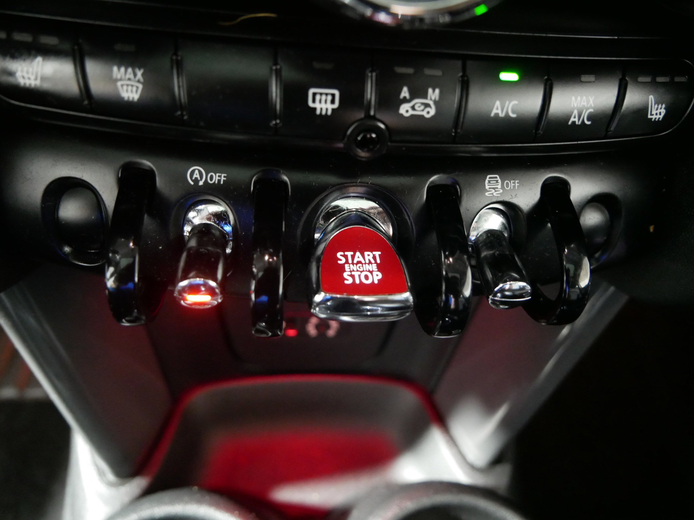 Used 2015 MINI Cooper 2-Door Hardtop image 30