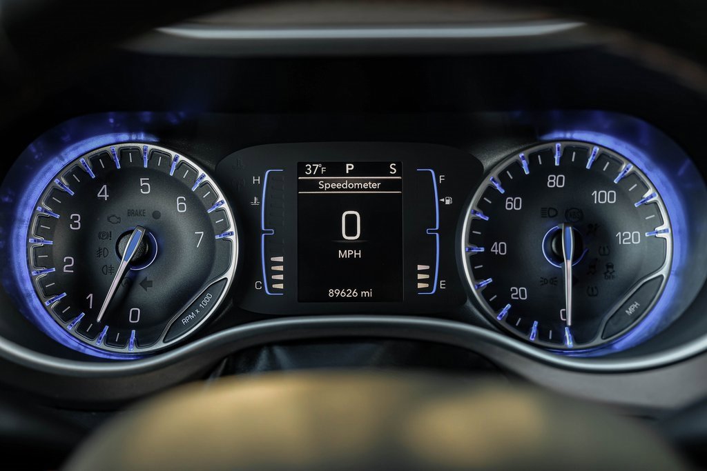 Used 2019 Chrysler Pacifica Touring-L image 26