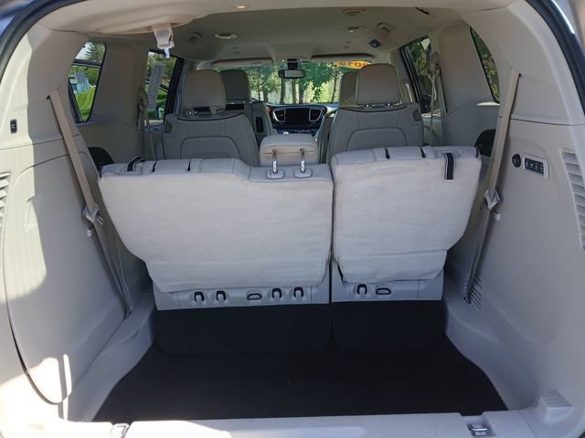 Used 2018 Chrysler Pacifica Limited FWD image 25