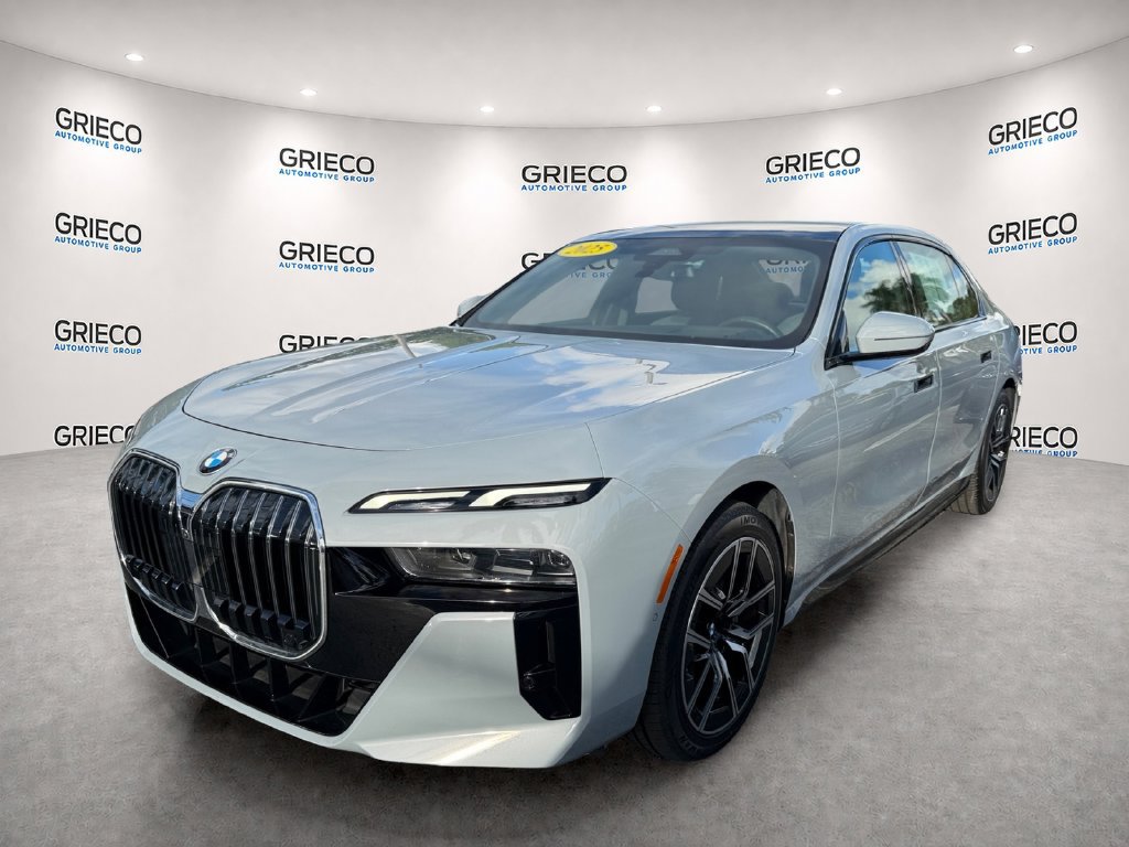 Used 2025 BMW 740i RWD image 3