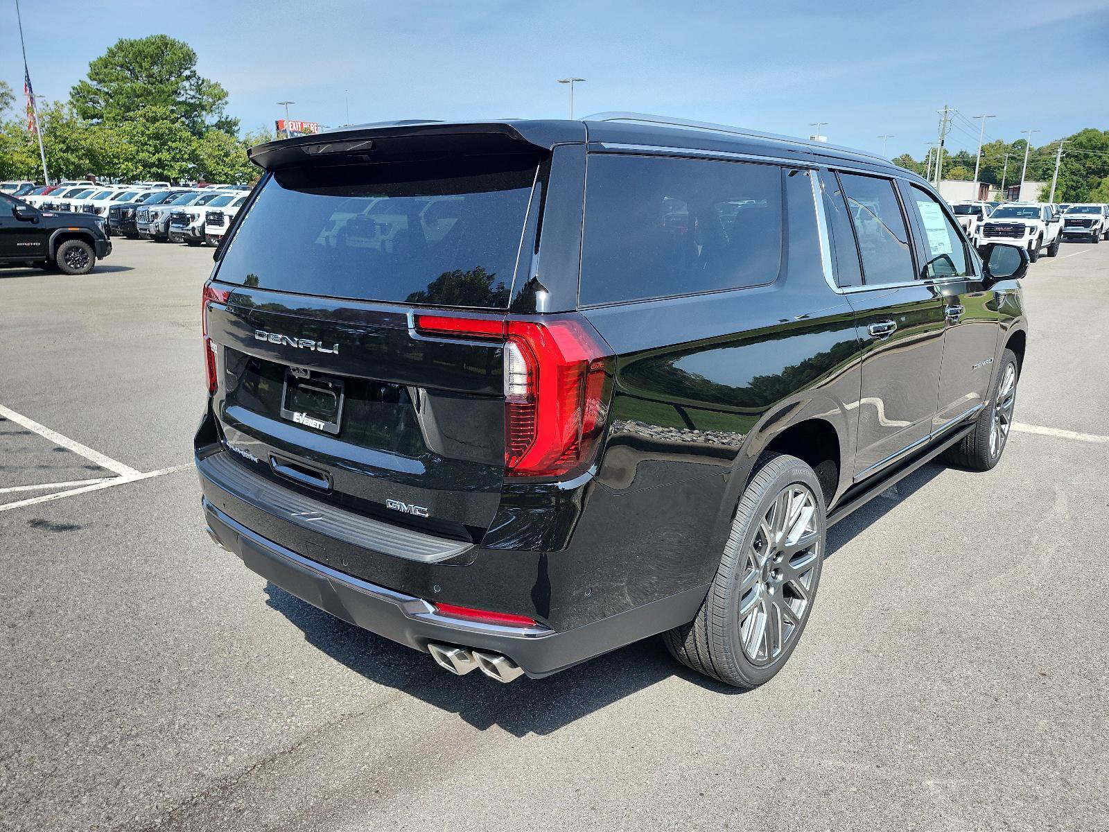 New 2026 GMC Yukon XL Denali Ultimate AWD/4WD image 3