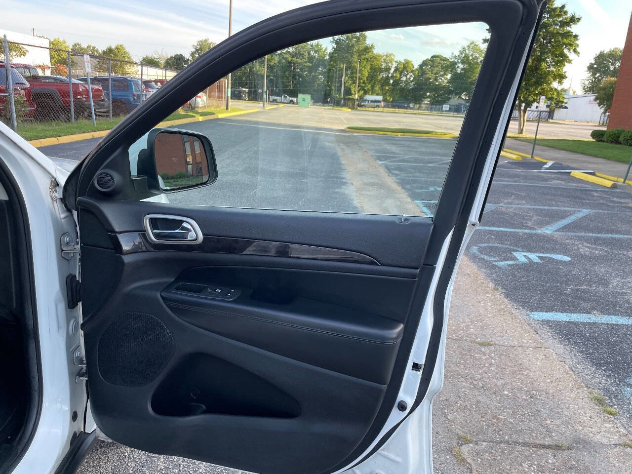 Used 2013 Jeep Grand Cherokee Laredo image 31