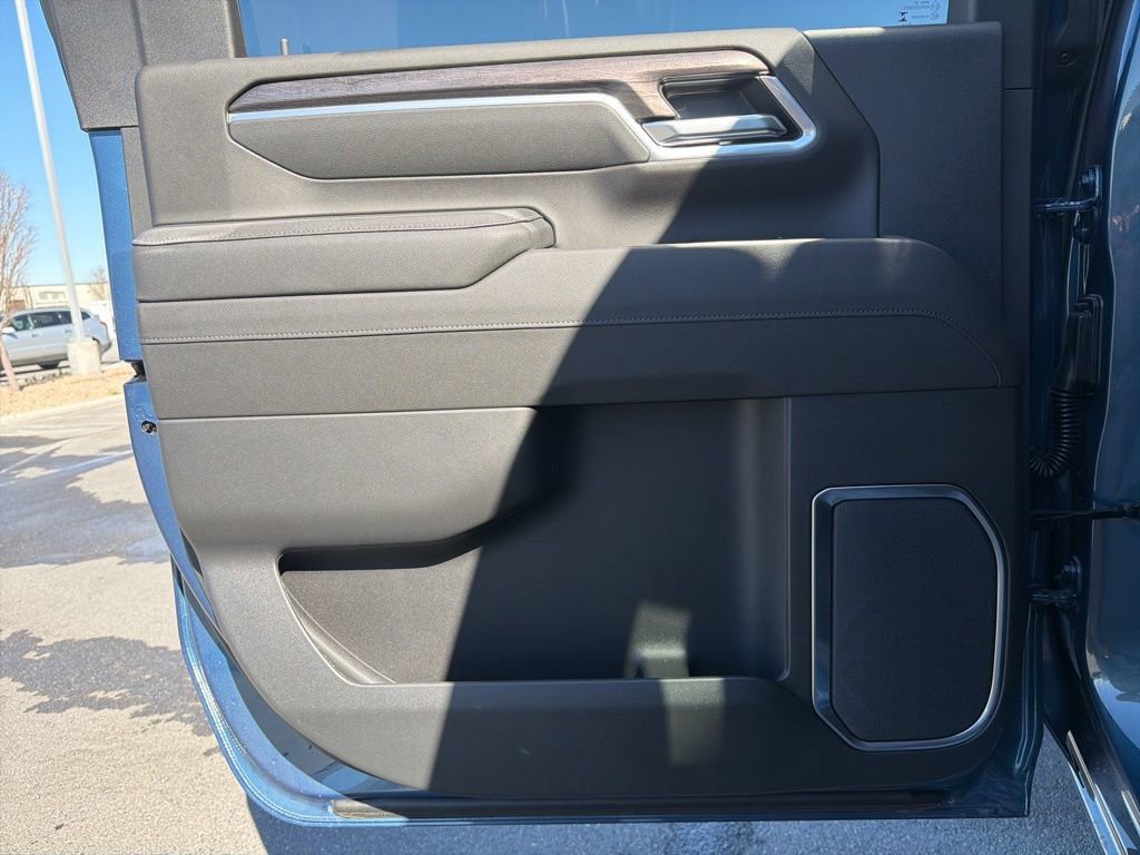 New 2026 Chevrolet Silverado 2500 LTZ w/ LTZ Convenience Package AWD/4WD image 24