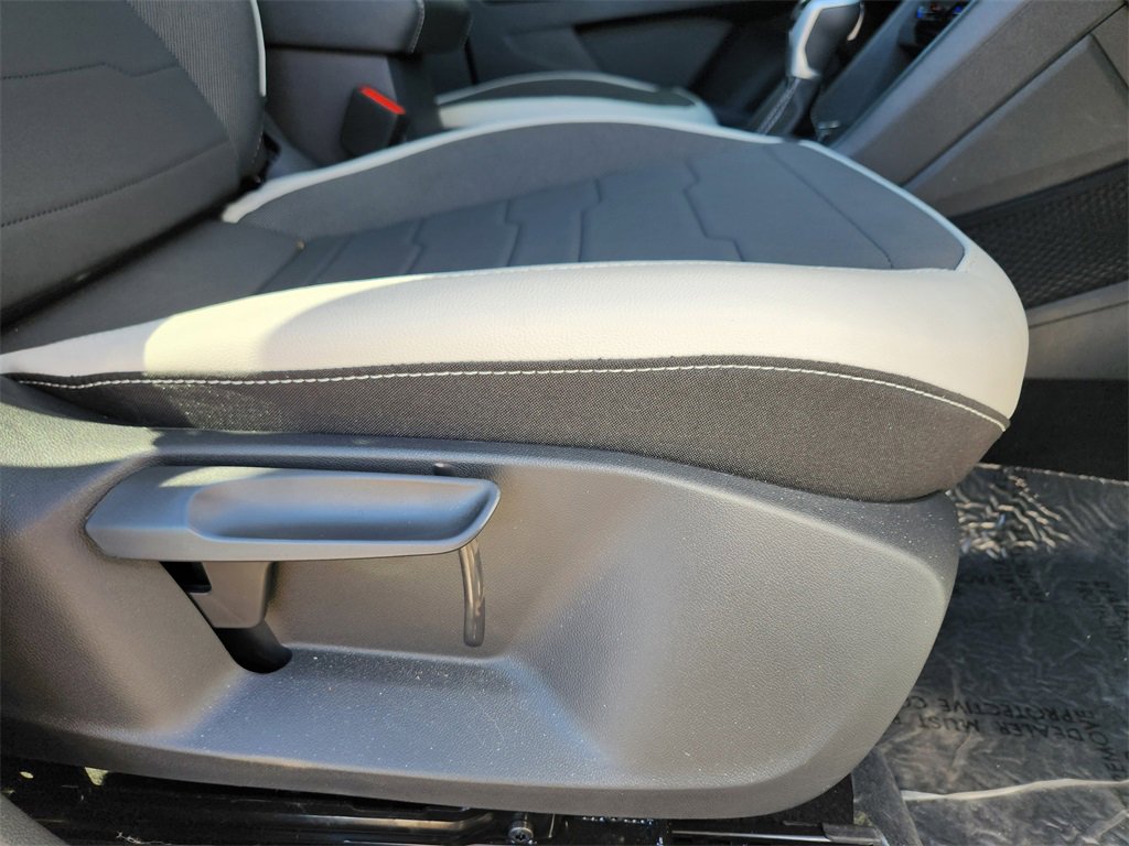 Used 2025 Volkswagen Taos SE image 19