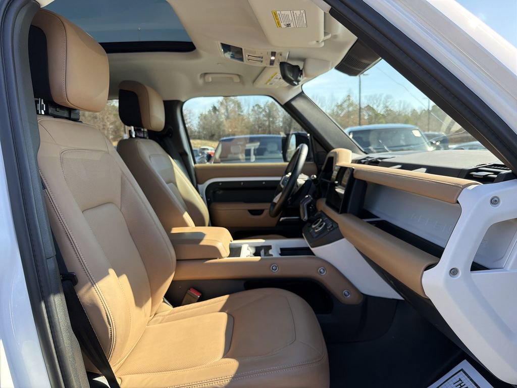 Used 2025 Land Rover Defender 110 S image 16