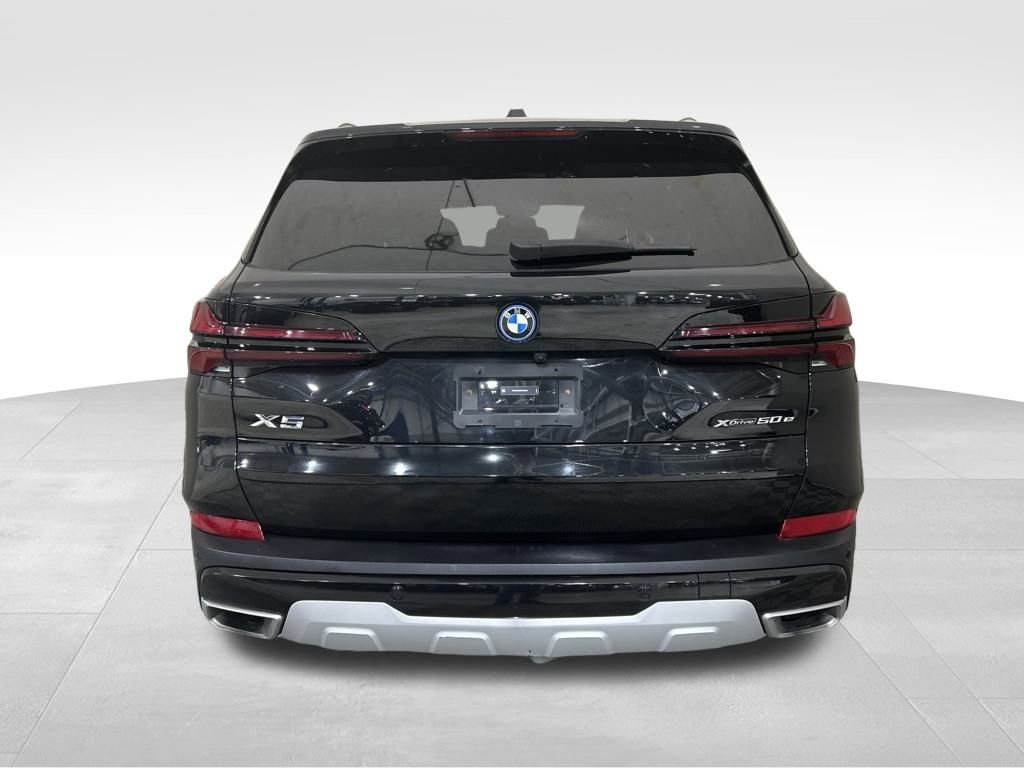 Used 2025 BMW X5 xDrive50e image 4