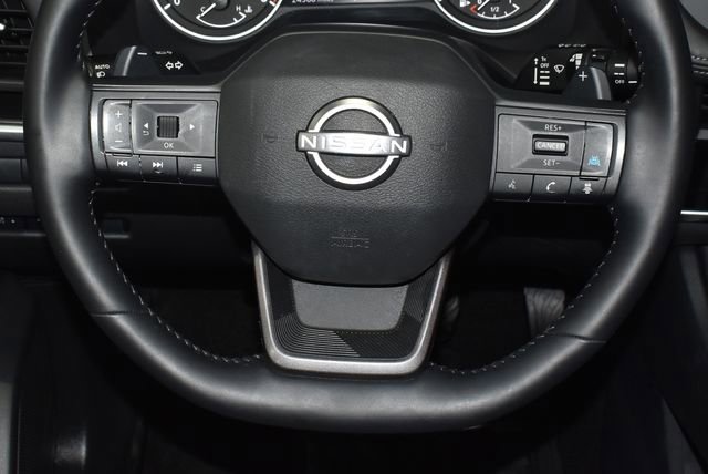 Used 2025 Nissan Rogue SV image 25