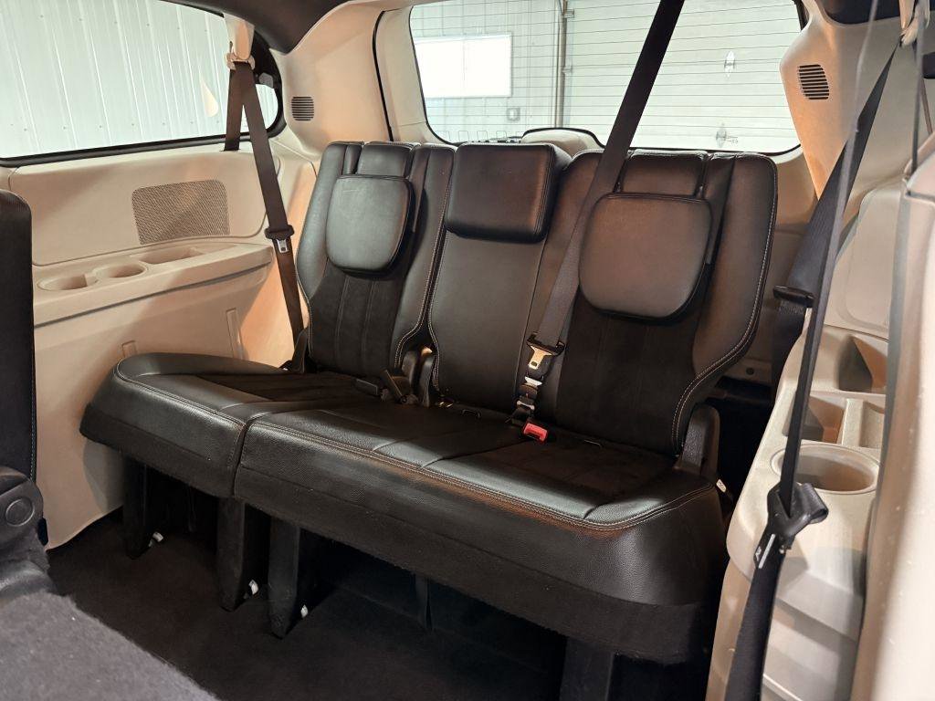 Used 2017 Dodge Grand Caravan SXT image 28