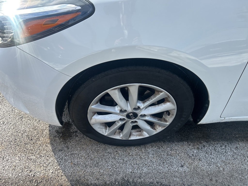 Used 2017 Kia Forte S image 7
