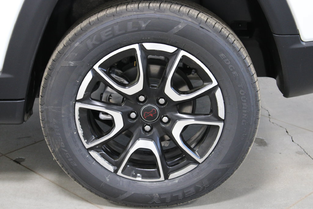 Used 2025 Jeep Compass Trailhawk AWD/4WD image 16