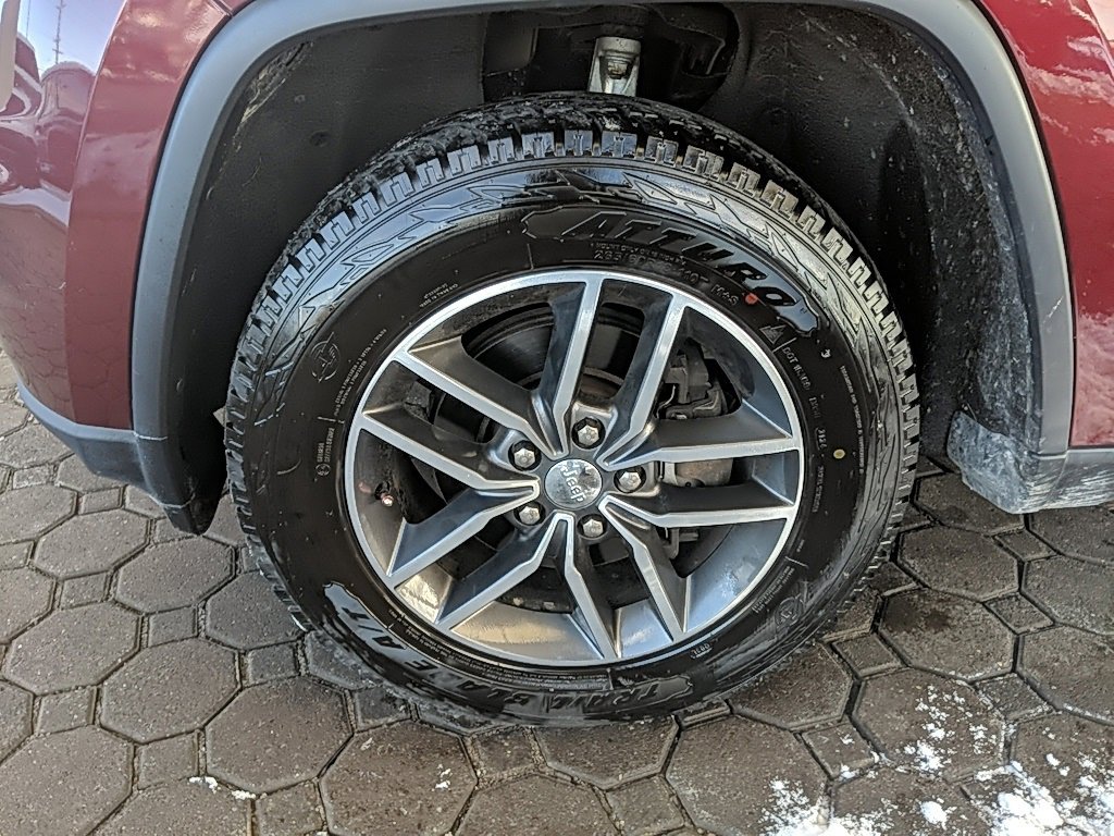 Used 2018 Jeep Grand Cherokee Laredo image 13