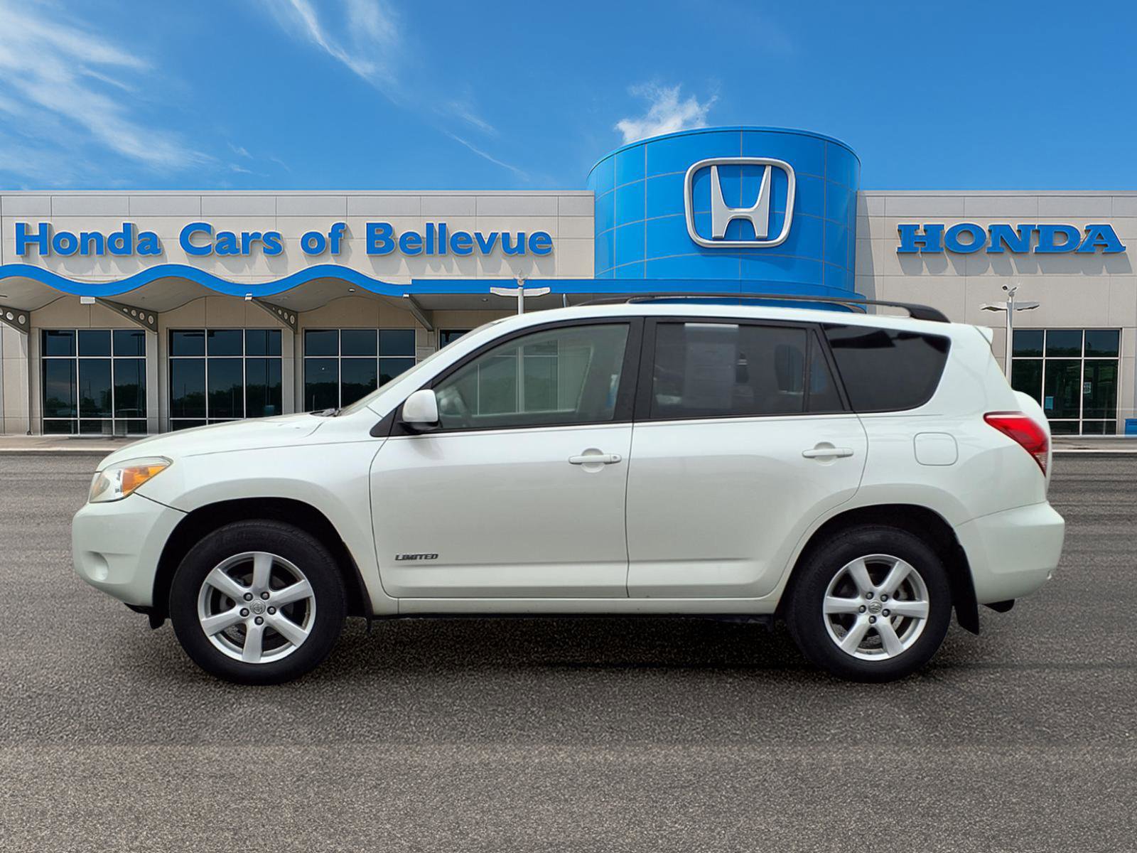 Used 2008 Toyota RAV4 Limited AWD/4WD image 2