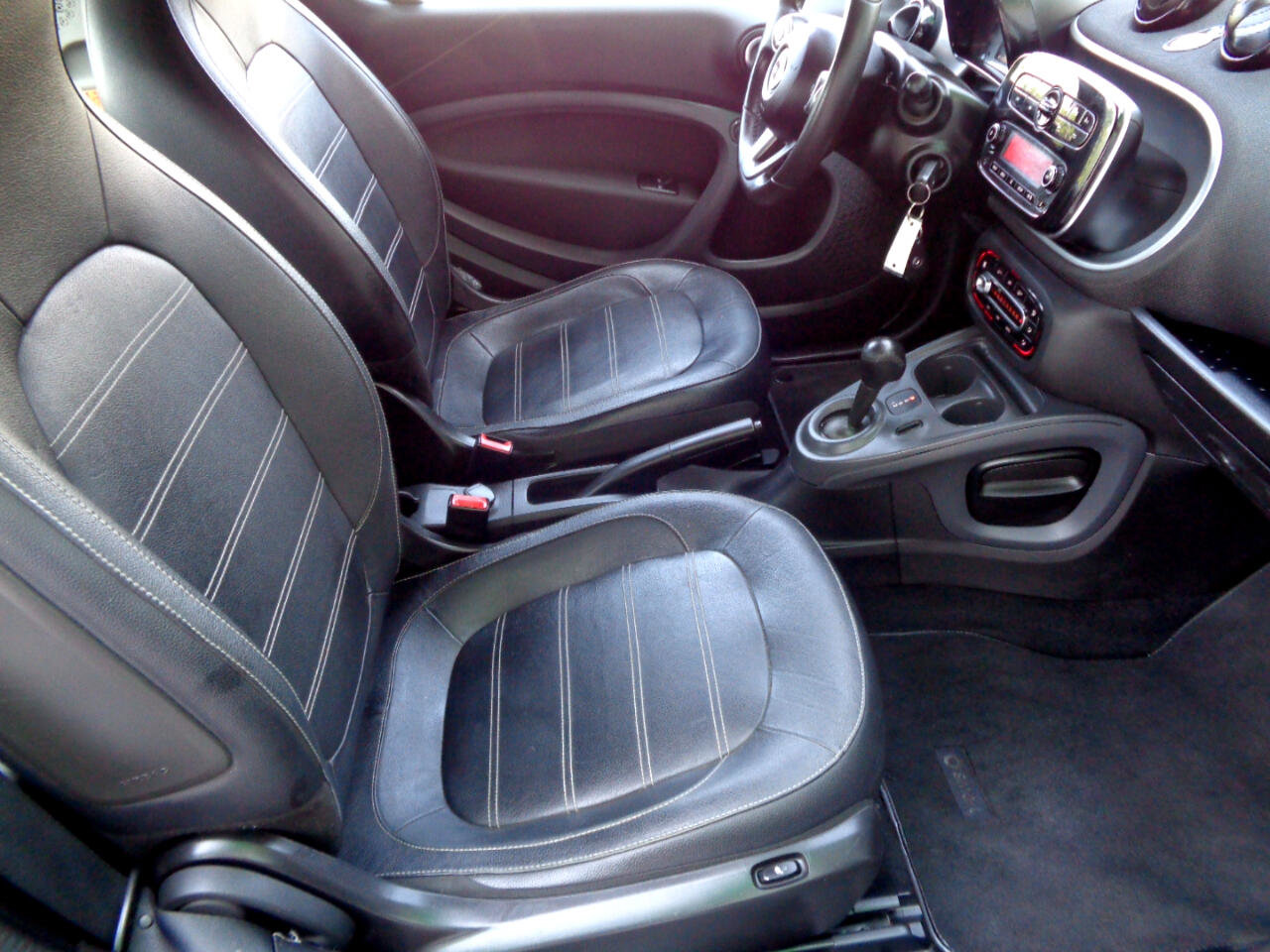 Used 2016 smart fortwo passion image 27