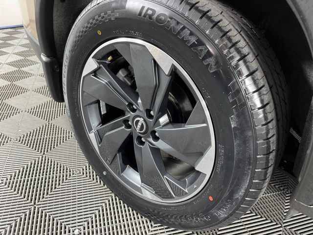 Used 2024 Nissan Rogue SV w/ SV Premium Package AWD/4WD image 17