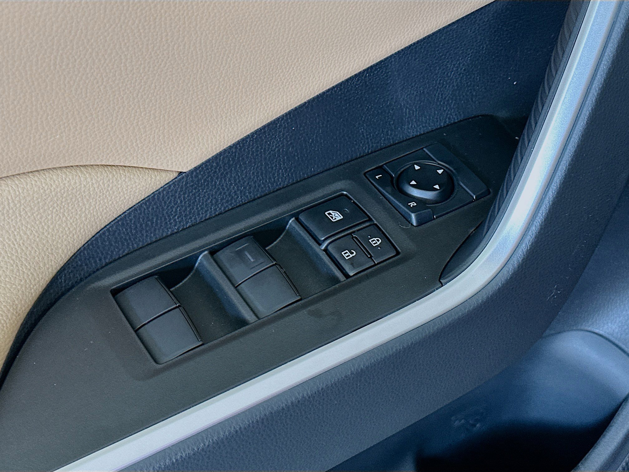 Used 2025 Toyota RAV4 LE image 15