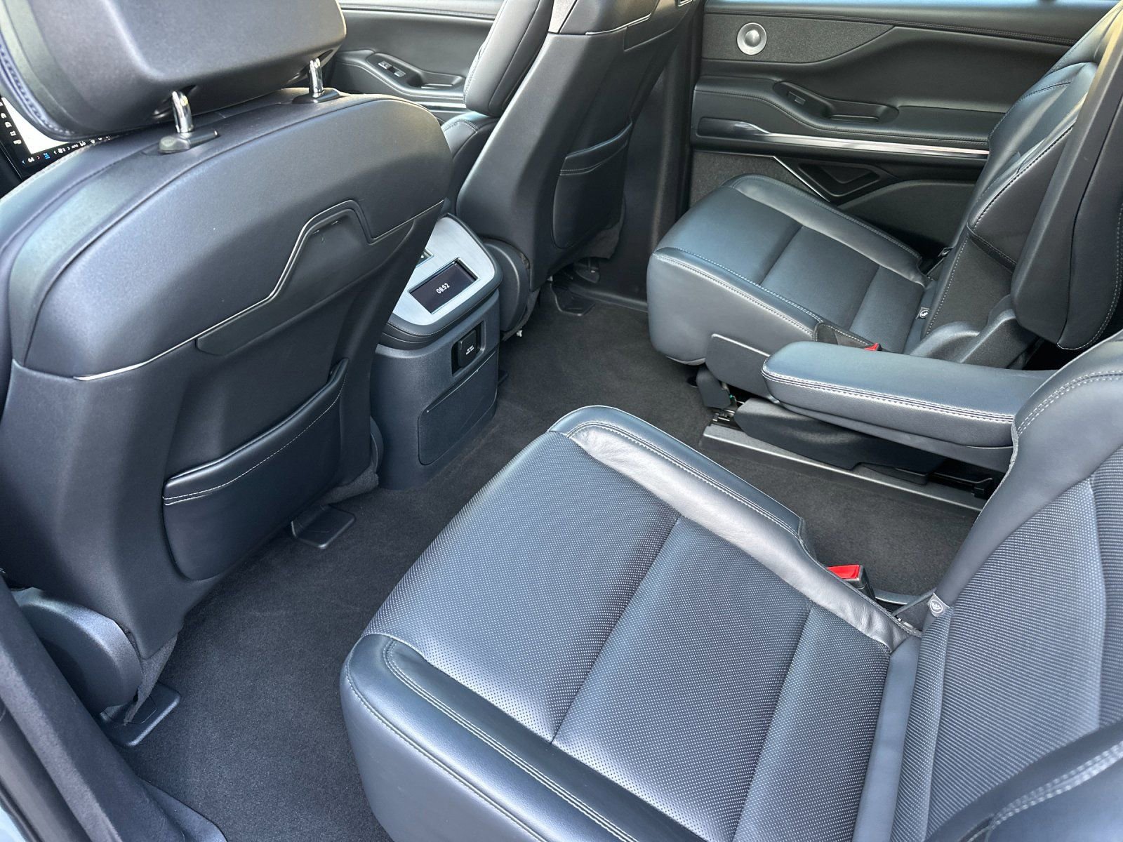 Used 2025 Lincoln Navigator Reserve w/ Jet Appearance Package image 14