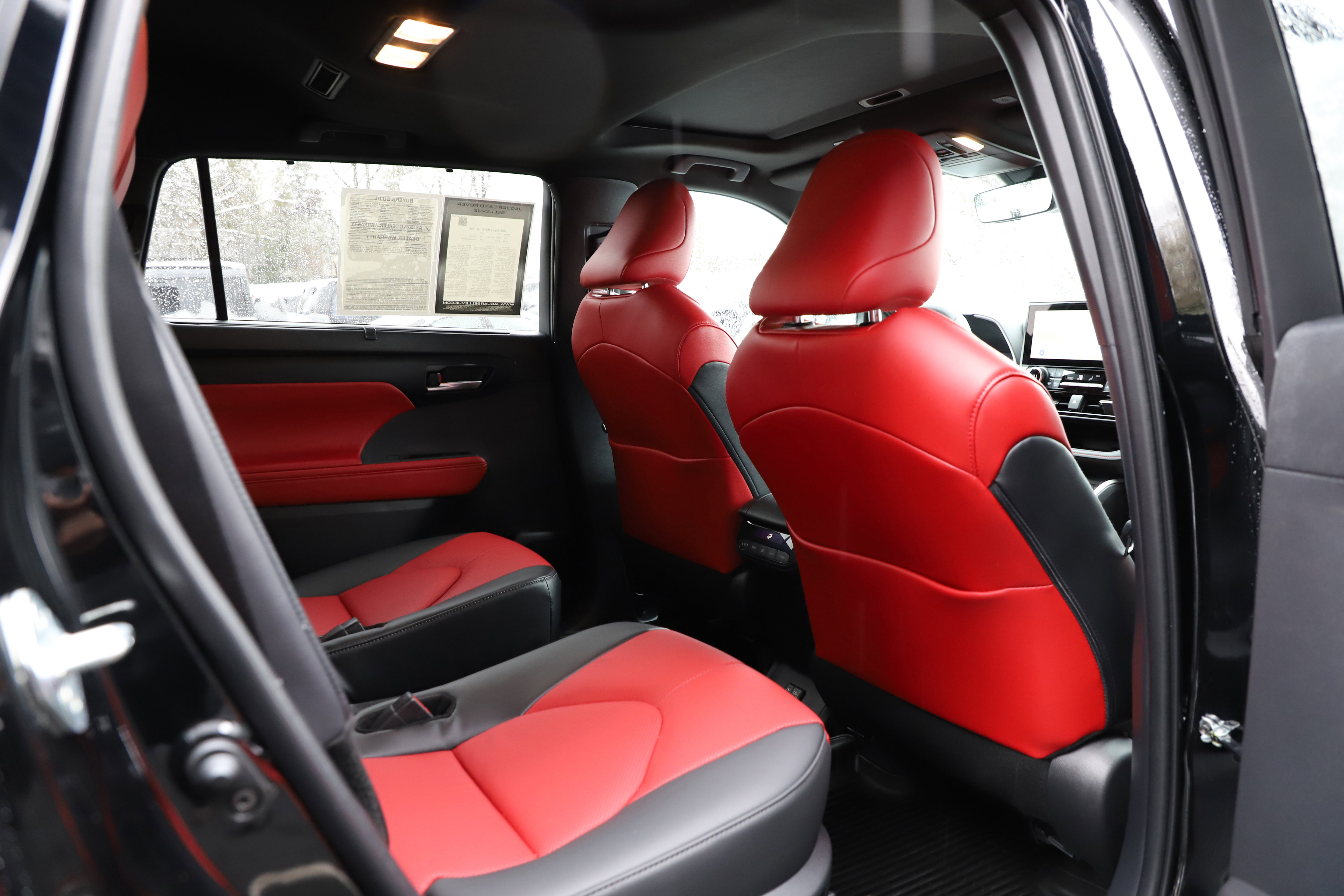 Used 2025 Toyota Highlander XSE image 10