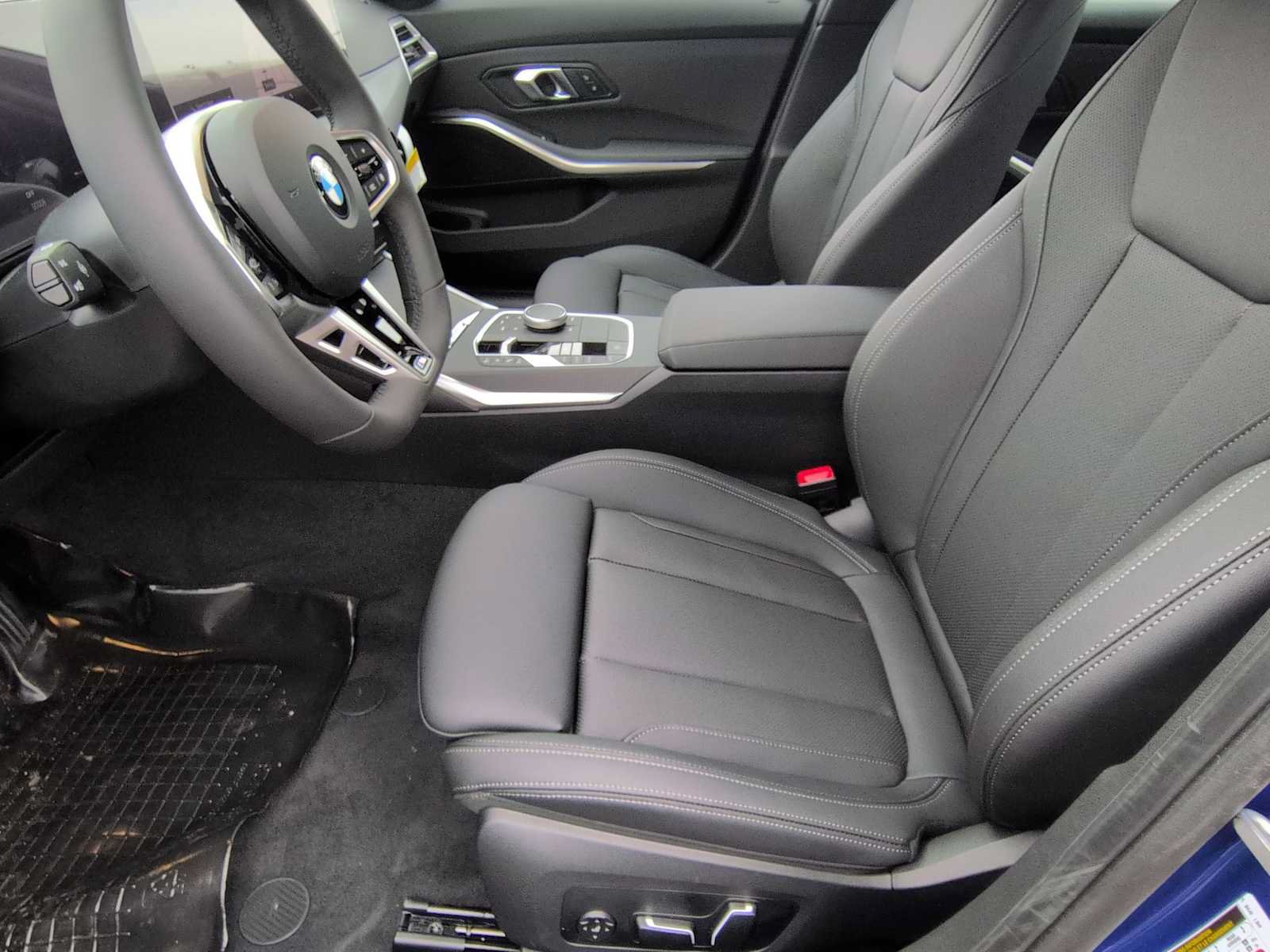 Used 2026 BMW 330i xDrive Sedan w/ M Sport Package AWD/4WD image 17