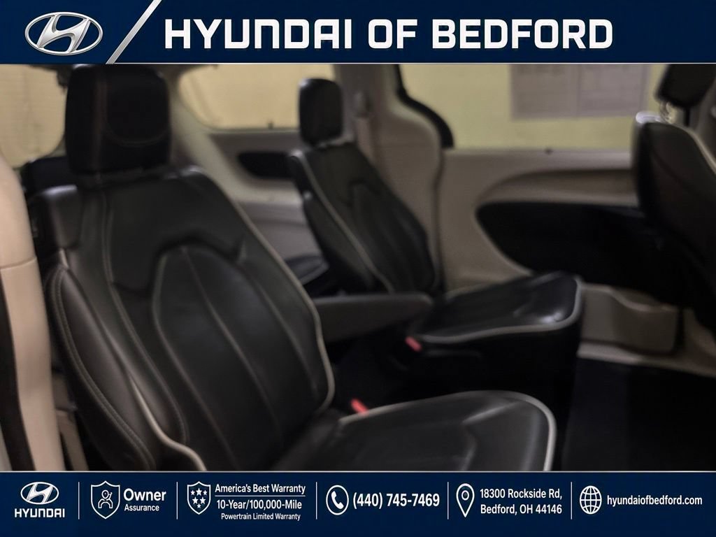 Used 2023 Chrysler Pacifica Limited FWD image 30