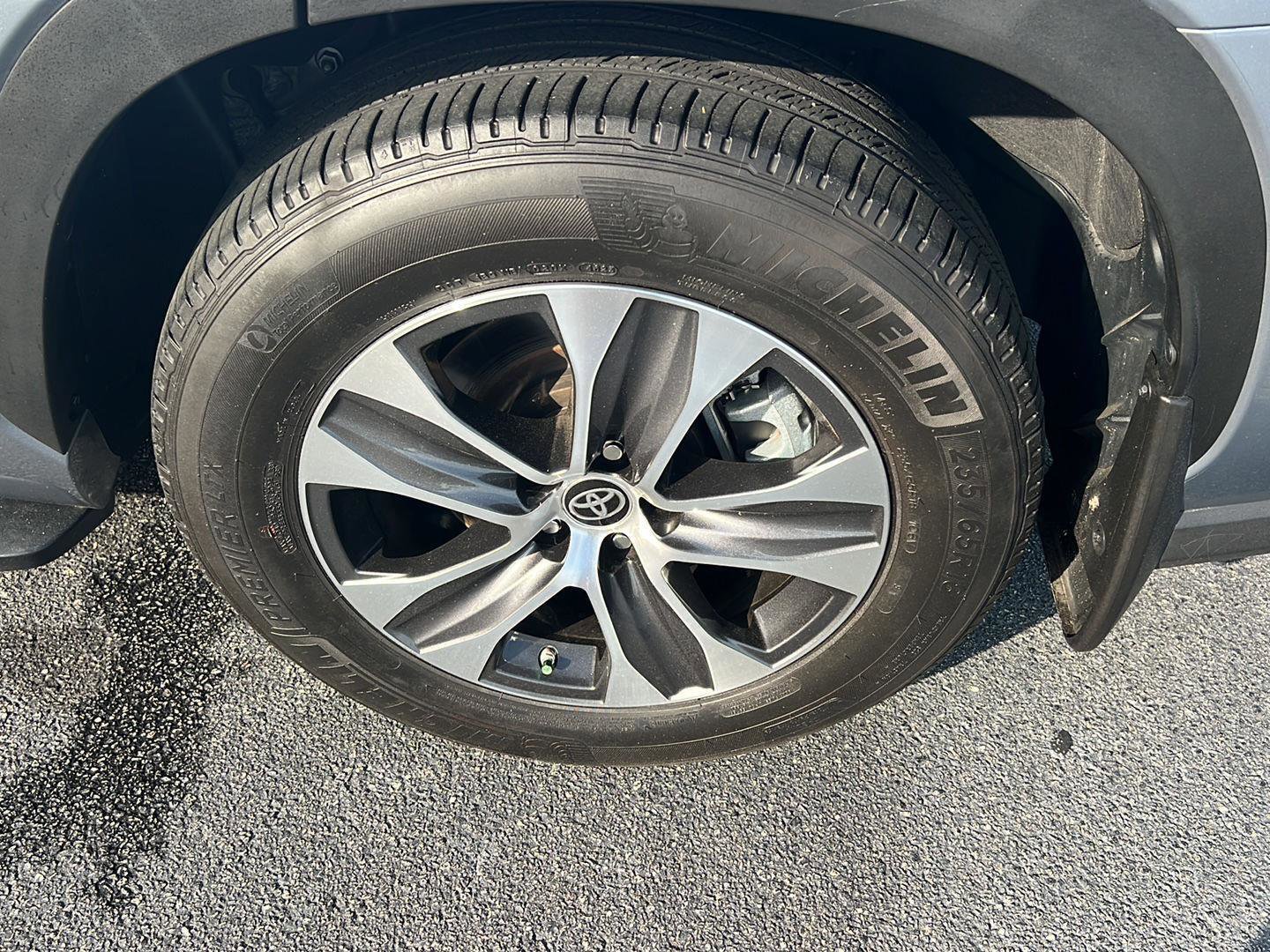Certified 2024 Toyota Highlander XLE FWD image 38