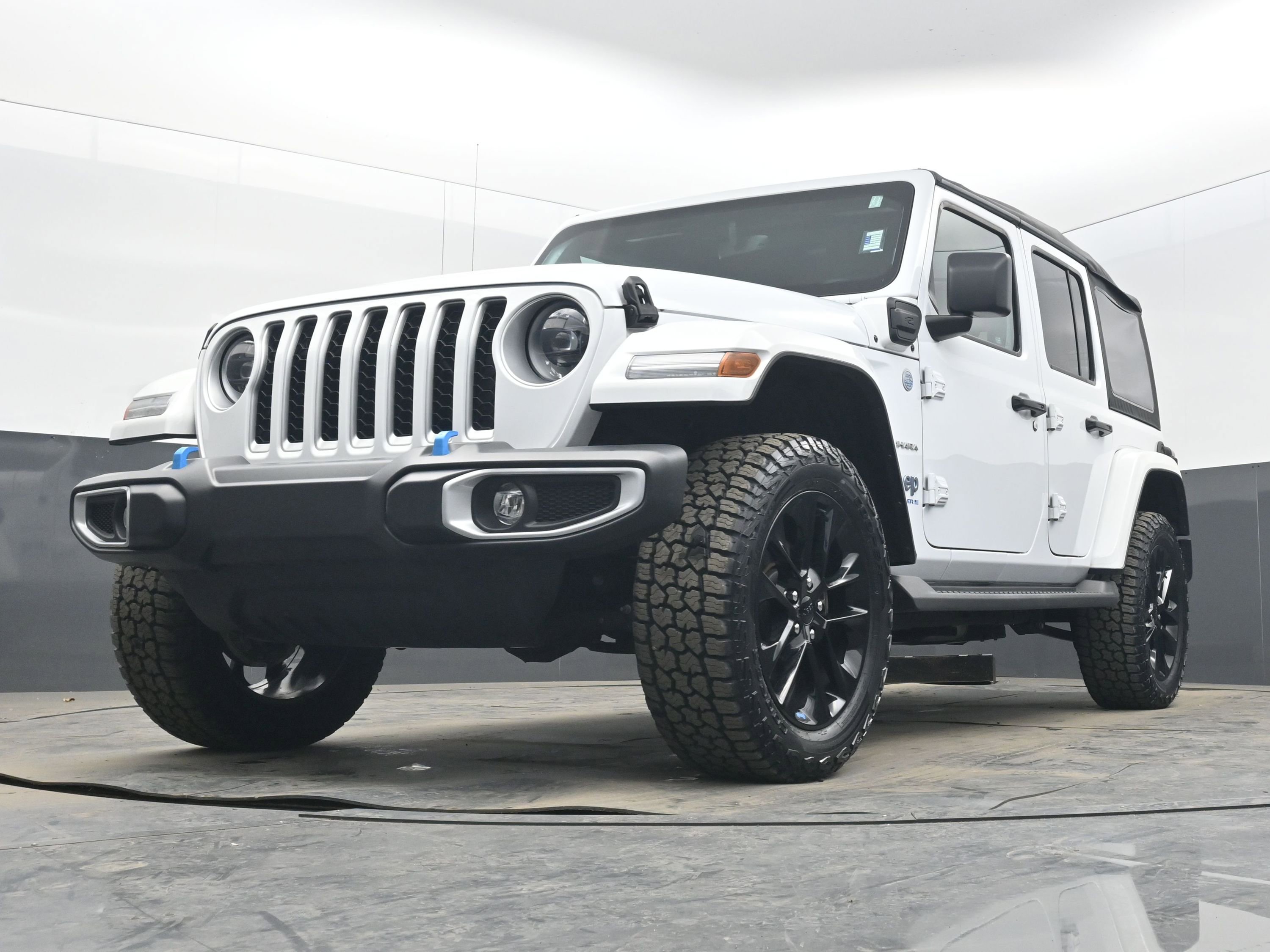 Used 2023 Jeep Wrangler Sahara w/ Cold Weather Group image 25