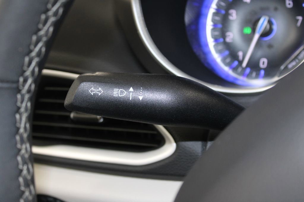 Used 2024 Chrysler Pacifica Touring-L image 37